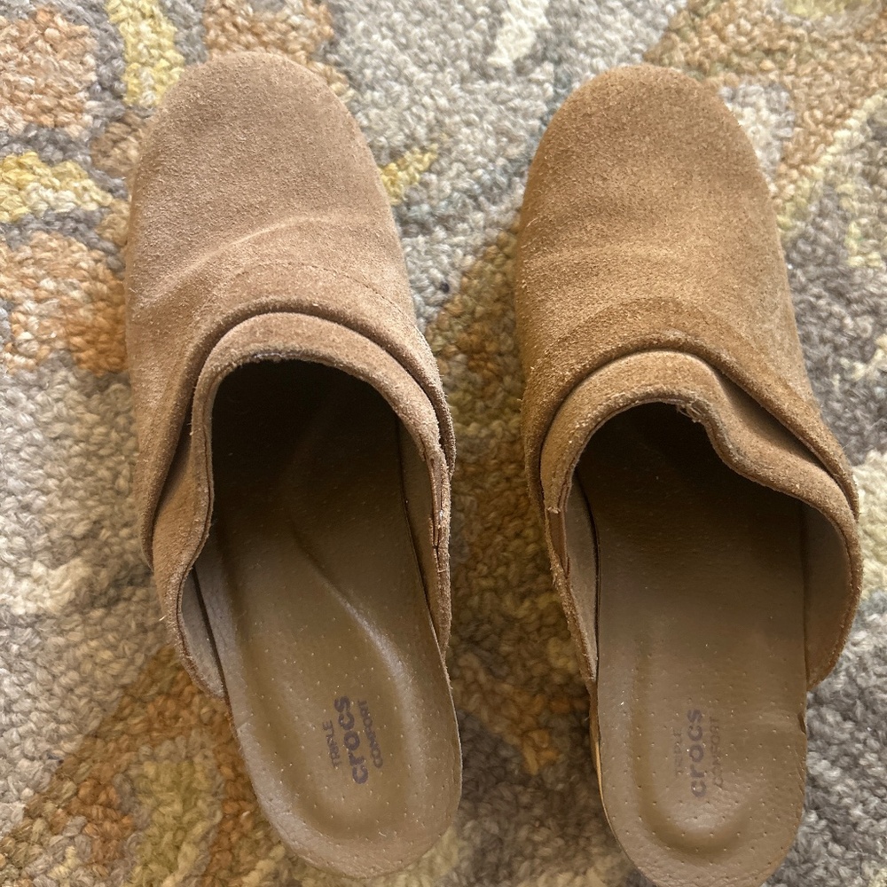 Crocs Clops suede